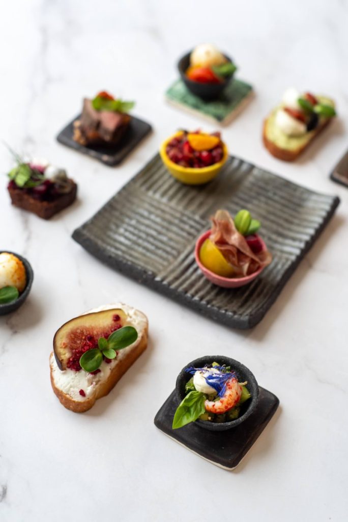 Mini sumuštiniai ir įvairūs vieno kąsnio užkandžiai šventėms bei renginiams – Catering Vilnius, Dineris.