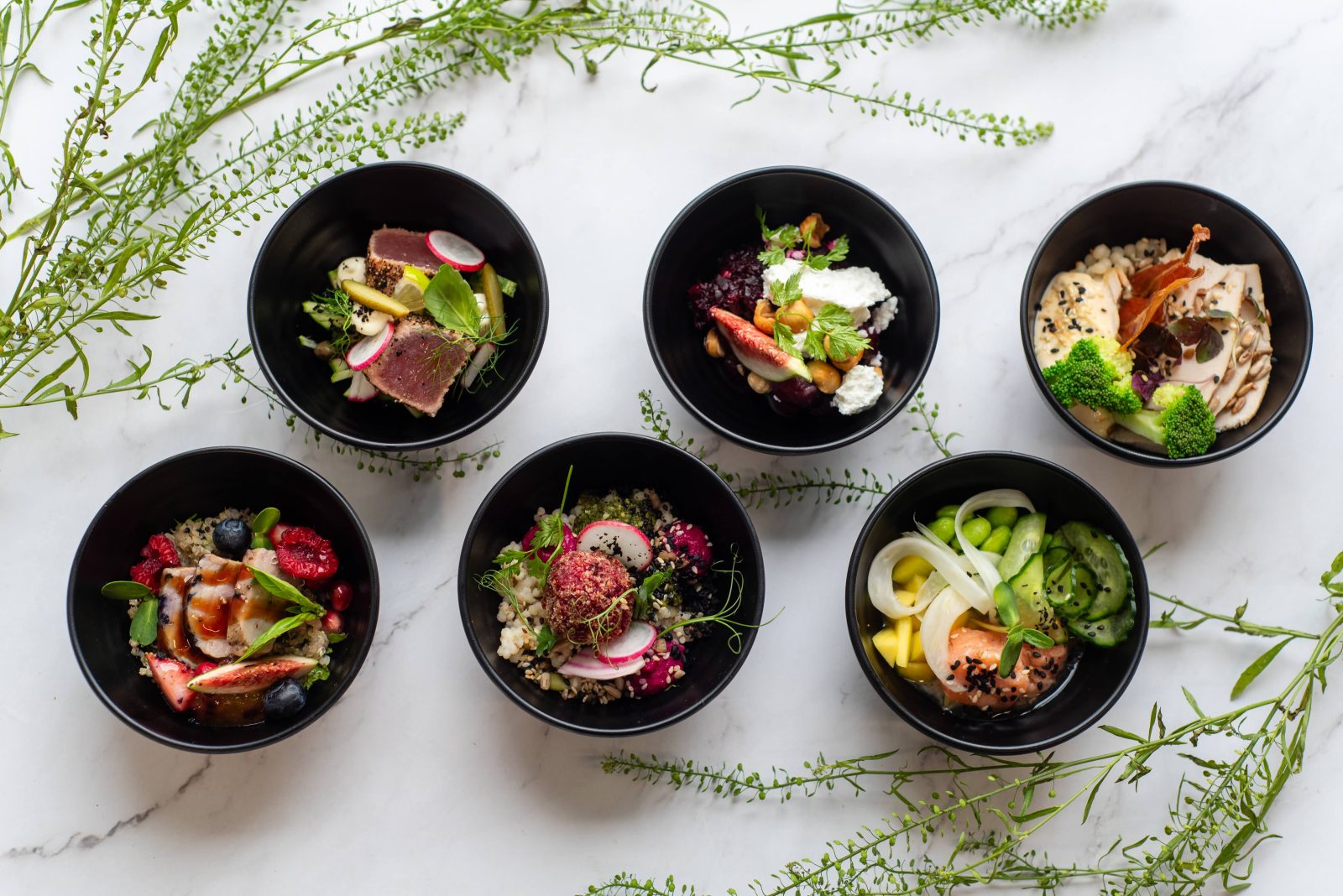 Porcijiniai užkandžiai indeliuose su mėsa, žuvimi ir daržovėmis renginiams – Catering Vilnius, Dineris.